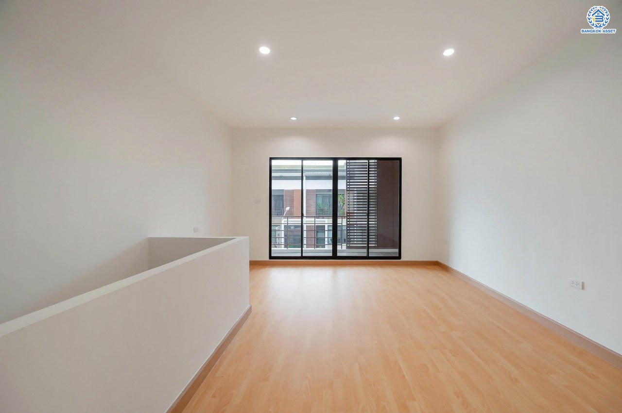 บ้านมือสองตกแต่งใหม่ โครงการ ซิกเนเจอร์ เพชรเกษม69 เนื้อที่ 17.6 ตร.ว. ฟังก์ชัน 3 ห้องนอน 3 ห้องน้ำ จอดรถได้ 1 คัน บ้านสภาพสวย บนทำเลเดินทางสะดวก เชื่อมต่อถนนเพชรเกษม, ถนนกาญจนาภิเษก, ถนนพุทธมณฑลสาย 2 และ 3 ใกล้รถไฟฟ้าสายสีน้ำเงิน "สถานีหลักสอง" ในราคาสุดคุ้ม!...